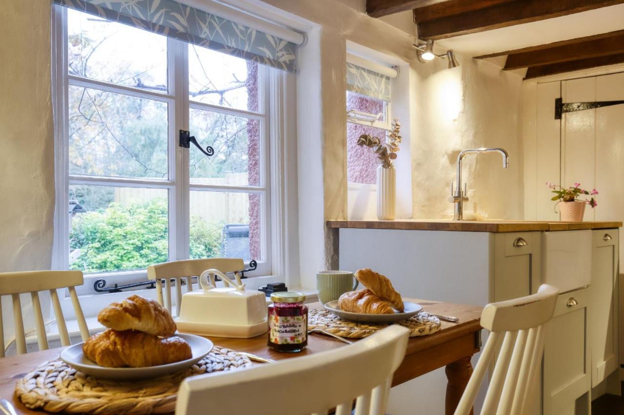 White Cross Cottage Woodbury Экстерьер фото