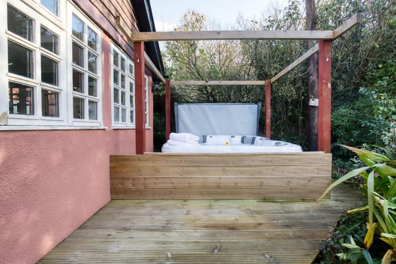 White Cross Cottage Woodbury Экстерьер фото